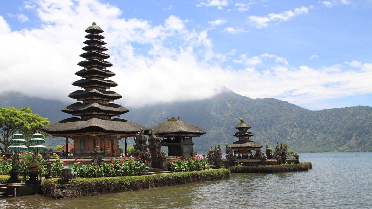 Tour Bali Indonesia - Pura Ulun Danu Bratan