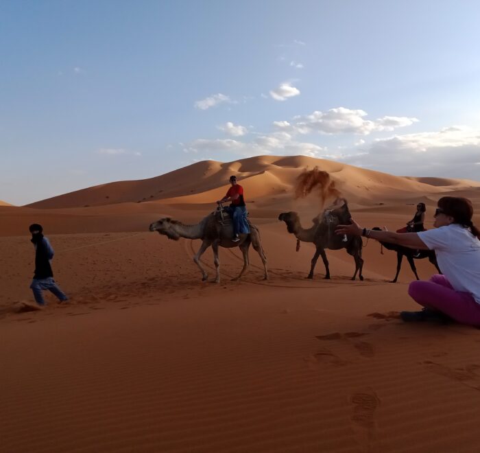 Perchè fare un viaggio in Marocco - passeggiata in dromedario - Alla Ricerca del Viaggio Tour Operator